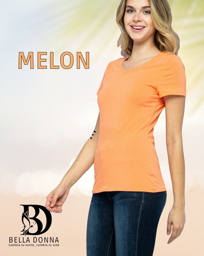 Camiseta básica de mujer con escote en V.